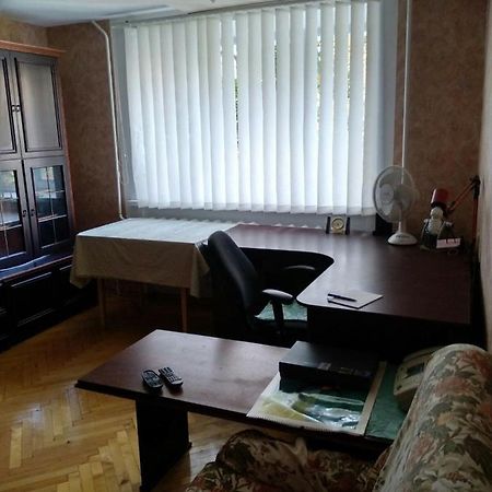 4-X Apartments Center Wi-Fi С 3-Мя Спальнями 95М2 Tjernihiv Exteriör bild