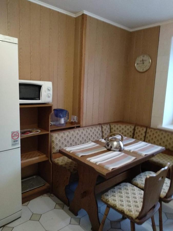 4-X Apartments Center Wi-Fi С 3-Мя Спальнями 95М2 Tjernihiv Exteriör bild