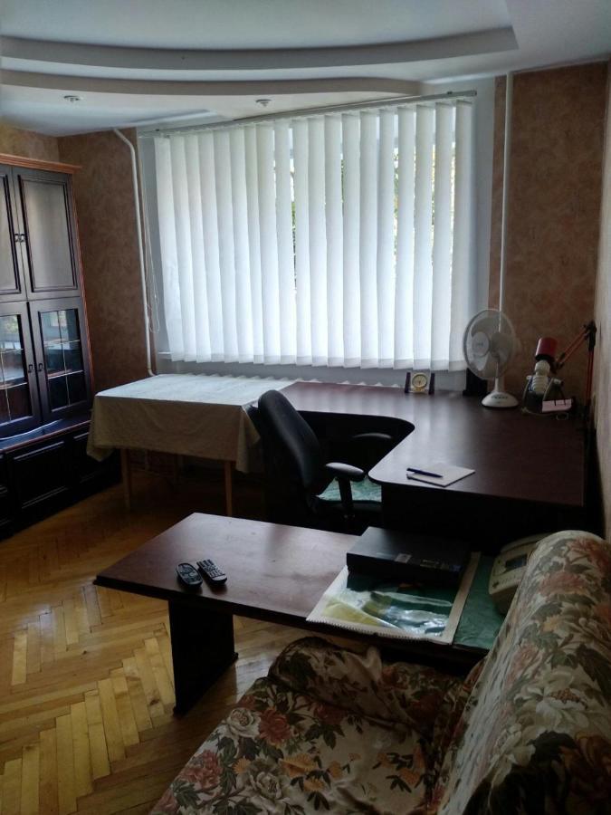 4-X Apartments Center Wi-Fi С 3-Мя Спальнями 95М2 Tjernihiv Exteriör bild